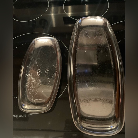 🔥🔥Free with 50$ purchase or more🔥 2 vintage metal serving trays. - Picture 1 of 2